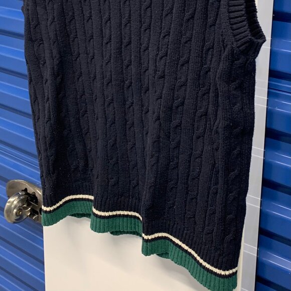 (2-11) UNIQLO SWEATER (M) - Picture 2 of 4